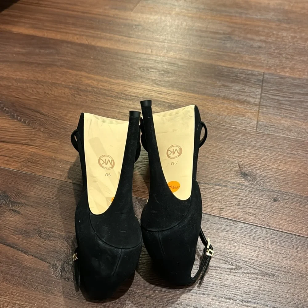 MICHAEL Michael Kors NWOT Petra Suede Platform Heel Sandal with Ankle Strap. - Picture 7 of 8